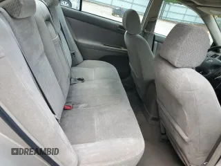2002 Toyota Camry LE z VIN 4T1BE32K62U532998, wystawiony jako Copart lot #60786305 z przebiegiem 175 753 mil mil oraz Czysty tytuł • Clean title. Historia ofert i sprzedaży dostępna na DreamBid. Obrazek 10.