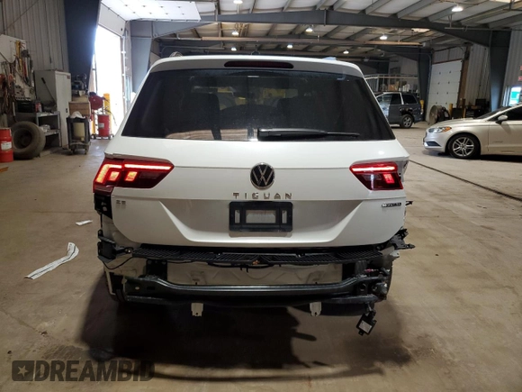 2024 Volkswagen Tiguan SE R-Line Black z VIN 3VV8B7AX5RM090744, wystawiony jako Copart lot #52823675 z przebiegiem 28 250 mil mil oraz Szkoda całkowita • Salvage title. Historia ofert i sprzedaży dostępna na DreamBid. Obrazek 6.