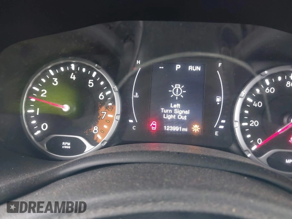 2017 Jeep Renegade Latitude with VIN ZACCJBBBXHPG47418, listed as a IAAI auction lot 41533128 with 123,991 mi miles. Bid and sale history available at carsss.com. Image 16.