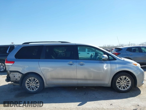 2011 Toyota Sienna XLE AAS with VIN 5TDYK3DCXBS172586, listed as a IAAI auction lot 41835992 with 203,599 mi miles. Bid and sale history available at carsss.com. Image 13.