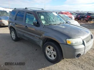 2005 Ford Escape Hybrid with VIN 1FMCU96H45KD29925, listed as a IAAI auction lot 41346475 with 209,922 mi miles. Bid and sale history available at carsss.com. Image 1.