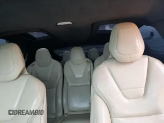 2016 Tesla Model X 70D z VIN 5YJXCAE2XGF003344, wystawiony jako Copart lot #53123305 z przebiegiem 126 052 mil mil oraz Szkody całkowita. Historia ofert i sprzedaży dostępna na DreamBid. Obrazek 10.