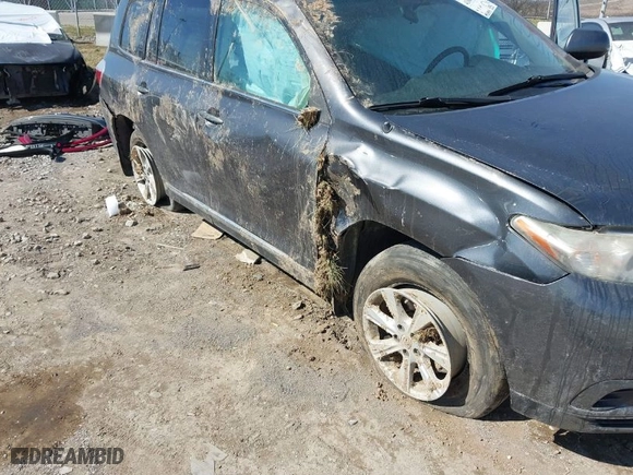 2012 Toyota Highlander with VIN 5TDBK3EH3CS123666, listed as a IAAI auction lot 41640074 with 195,424 mi miles. Bid and sale history available at carsss.com. Image 6.