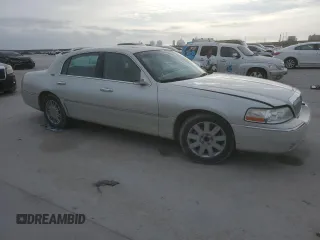 2006 Lincoln Town Car Signature Limited z VIN 1LNHM82V26Y632499, wystawiony jako Copart lot #47614885 z przebiegiem 99 009 mil mil oraz Szkody całkowita. Historia ofert i sprzedaży dostępna na DreamBid. Obrazek 4.