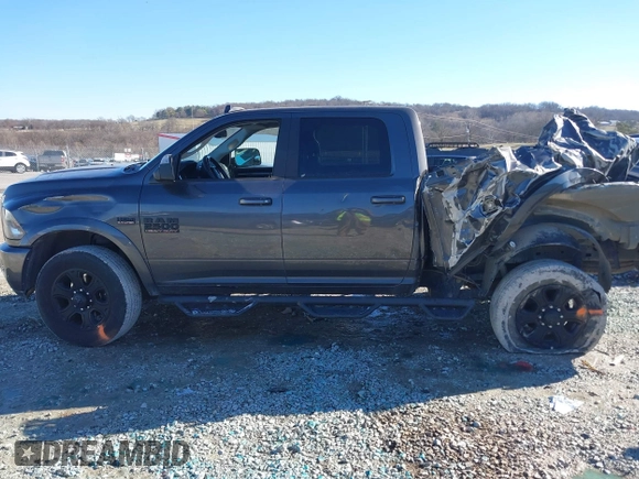 2018 Ram 2500 Big Horn with VIN 3C6UR5DJ8JG341352, listed as a IAAI auction lot 38465028 with 110,201 mi miles. Bid and sale history available at carsss.com. Image 14.