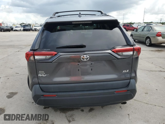 2021 Toyota RAV4 XLE Premium z VIN 2T3C1RFV2MC169635, wystawiony jako Copart lot #60987995 z przebiegiem Nie podano mil oraz Szkoda całkowita • Salvage title. Historia ofert i sprzedaży dostępna na DreamBid. Obrazek 6.
