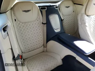 2019 Aston Martin DB11 z VIN SCFRMFCWXKGM06913, wystawiony jako Copart lot #43062865 z przebiegiem 34 383 mil mil oraz Szkoda całkowita • Salvage title. Historia ofert i sprzedaży dostępna na DreamBid. Obrazek 10.