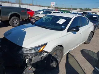 2022 Nissan Altima SR z VIN 1N4BL4CV8NN420653, wystawiony jako IAAI lot #41633021 z przebiegiem 61 284 mil mil oraz . Historia ofert i sprzedaży dostępna na DreamBid. Obrazek 19.