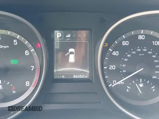 2017 Hyundai Santa Fe 2.4L z VIN 5NMZU3LB5HH043545, wystawiony jako IAAI lot #42244550 z przebiegiem 84 464 mil mil oraz . Historia ofert i sprzedaży dostępna na DreamBid. Obrazek 16.