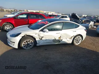 2021 Tesla Model 3 Long Range z VIN 5YJ3E1EB0MF936609, wystawiony jako IAAI lot #41599411 z przebiegiem 55 993 mil mil oraz . Historia ofert i sprzedaży dostępna na DreamBid. Obrazek 14.