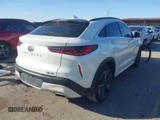 2023 Infiniti QX55 Luxe z VIN 3PCAJ5JR7PF109627, wystawiony jako IAAI lot #41213605 z przebiegiem 16 561 mil mil oraz . Historia ofert i sprzedaży dostępna na DreamBid. Obrazek 4.