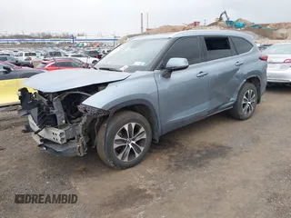 2022 Toyota Highlander XLE with VIN 5TDHZRBH6NS193727, listed as a IAAI auction lot 41841889 with 60,830 mi miles and . Bid and sale history available at DreamBid. Image 2.