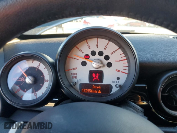 2012 MINI Roadster S z VIN WMWSY3C51CT565240, wystawiony jako Copart lot #83651954 z przebiegiem 172 954 mil mil oraz Szkody całkowita. Historia ofert i sprzedaży dostępna na DreamBid. Obrazek 9.