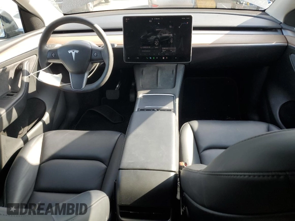 2024 Tesla Model Y Long Range z VIN 7SAYGAEE0RF021084, wystawiony jako Copart lot #51973285 z przebiegiem 25 990 mil mil oraz Szkoda całkowita • Salvage title. Historia ofert i sprzedaży dostępna na DreamBid. Obrazek 8.