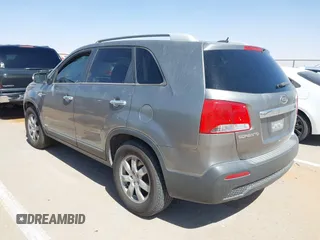 2013 Kia Sorento LX with VIN 5XYKTDA20DG346430, listed as a IAAI auction lot 42180778 with 166,275 mi miles. Bid and sale history available at carsss.com. Image 3.