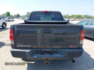 2008 GMC Sierra Denali z VIN 2GTEK638881272803, wystawiony jako IAAI lot #42269401 z przebiegiem 239 033 mil mil oraz . Historia ofert i sprzedaży dostępna na DreamBid. Obrazek 16.