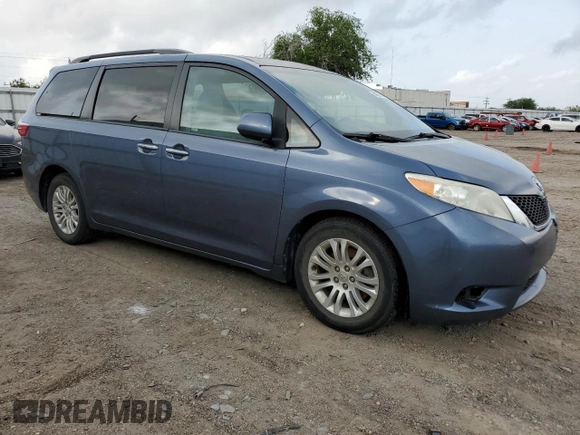 2017 Toyota Sienna XLE Auto Access Seat z VIN 5TDYZ3DC5HS772503, wystawiony jako Copart lot #54207045 z przebiegiem 158 251 mil mil oraz Szkody całkowita. Historia ofert i sprzedaży dostępna na DreamBid. Obrazek 4.