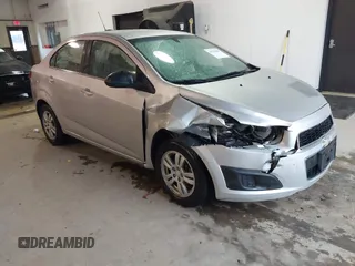 2016 Chevrolet Sonic LT z VIN 1G1JC5SH0G4138189, wystawiony jako IAAI lot #41732801 z przebiegiem 160 903 mil mil oraz . Historia ofert i sprzedaży dostępna na DreamBid. Obrazek 1.