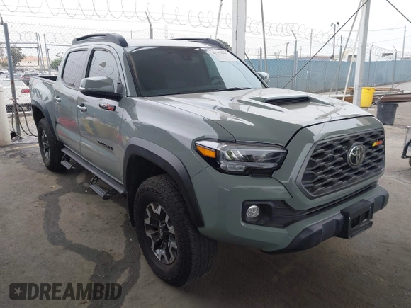 2023 Toyota Tacoma SR z VIN 3TMCZ5AN1PM602567, wystawiony jako IAAI lot #42355648 z przebiegiem 32 472 mil mil oraz . Historia ofert i sprzedaży dostępna na DreamBid. Obrazek 1.