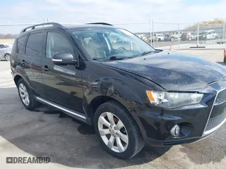 2010 Mitsubishi Outlander XLS with VIN JA4JT4AX6AZ002549, listed as a IAAI auction lot 41669290 with 136,757 mi miles. Bid and sale history available at carsss.com. Image 1.