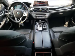 2019 BMW 7 Series 750i with VIN WBA7F0C57KGM25906, listed as a Copart auction lot 62728443 with 61,561 mi miles. Bid and sale history available at carsss.com. Image 8.