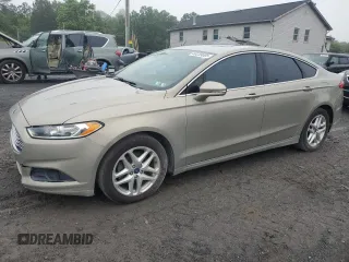 2015 Ford Fusion SE z VIN 3FA6P0HD4FR254001, wystawiony jako Copart lot #60239005 z przebiegiem 140 081 mil mil oraz Czysty tytuł • Clean title. Historia ofert i sprzedaży dostępna na DreamBid. Obrazek 1.