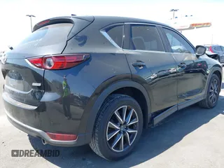2018 Mazda CX-5 Grand Touring z VIN JM3KFADM7J0327272, wystawiony jako IAAI lot #42279536 z przebiegiem 97 478 mil mil oraz . Historia ofert i sprzedaży dostępna na DreamBid. Obrazek 4.