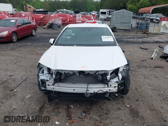 2025 Toyota Camry LE z VIN 4T1DAACK6SU545886, wystawiony jako IAAI lot #42120578 z przebiegiem Nie podano mil oraz . Historia ofert i sprzedaży dostępna na DreamBid. Obrazek 13.
