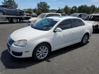 2010 Volkswagen Jetta SE с VIN 3VWRZ7AJ8AM043767, выставлен на аукционе Copart как лот 66038555 с пробегом 155 969 миль миль и Списание • Salvage title. История ставок и продаж доступна на DreamBid. Изображение 1.