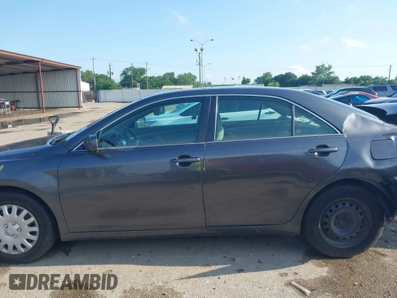 2007 Toyota Camry CE z VIN 4T1BE46K97U057970, wystawiony jako IAAI lot #42183422 z przebiegiem 145 791 mil mil oraz . Historia ofert i sprzedaży dostępna na DreamBid. Obrazek 14.