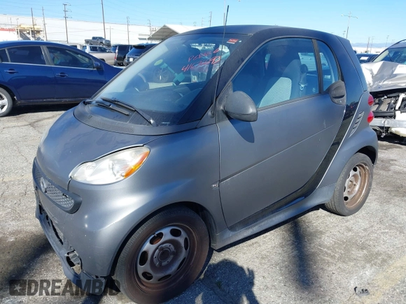 2013 Smart fortwo Pure с VIN WMEEJ3BA1DK647416, выставлен на аукционе IAAI как лот 41676693 с пробегом 102 772 миль миль и . История ставок и продаж доступна на DreamBid. Изображение 2.
