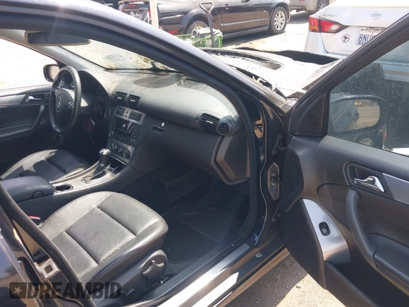 2005 Mercedes-Benz C 230 Kompressor z VIN WDBRF40J55F627804, wystawiony jako IAAI lot #42466121 z przebiegiem Nie podano mil oraz . Historia ofert i sprzedaży dostępna na DreamBid. Obrazek 5.