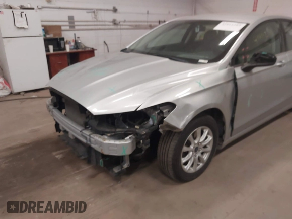 2018 Ford Fusion S with VIN 3FA6P0G71JR226550, listed as a IAAI auction lot 41811203 with 72,245 mi miles. Bid and sale history available at carsss.com. Image 6.