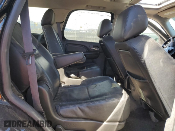 2014 GMC Yukon Denali z VIN 1GKS1EEF4ER244080, wystawiony jako Copart lot #88926145 z przebiegiem 179 101 mil mil oraz Szkoda całkowita • Salvage title. Historia ofert i sprzedaży dostępna na DreamBid. Obrazek 12.