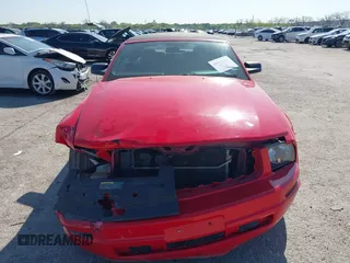 2008 Ford Mustang Deluxe with VIN 1ZVHT84NX85143404, listed as a IAAI auction lot 41977601 with 111,457 mi miles and . Bid and sale history available at carsss.com. Image 12.