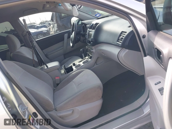 2013 Toyota Highlander with VIN 5TDZA3EH4DS045790, listed as a IAAI auction lot 41576845 with 216,668 mi miles and . Bid and sale history available at DreamBid. Image 5.