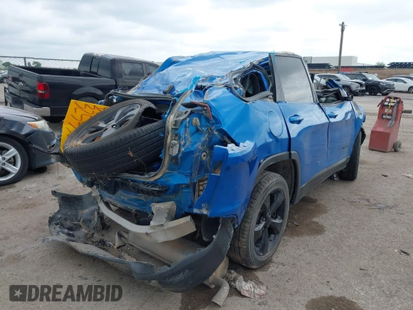 2018 Jeep Cherokee Latitude with VIN 1C4PJLCX5JD620455, listed as a IAAI auction lot 42110925 with Not provided miles and . Bid and sale history available at DreamBid. Image 4.