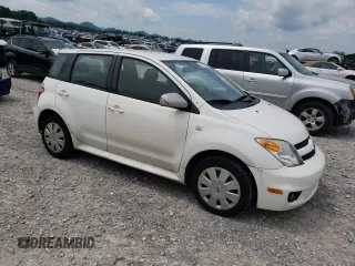2006 Scion xA z VIN JTKKT624060141526, wystawiony jako Copart lot #57672265 z przebiegiem 212 884 mil mil oraz Czysty tytuł • Clean title. Historia ofert i sprzedaży dostępna na DreamBid. Obrazek 4.