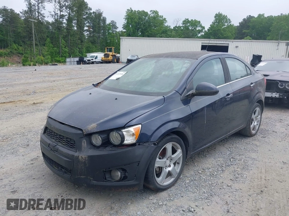 2016 Chevrolet Sonic LTZ z VIN 1G1JE5SB7G4156694, wystawiony jako IAAI lot #42157696 z przebiegiem 154 337 mil mil oraz . Historia ofert i sprzedaży dostępna na DreamBid. Obrazek 2.