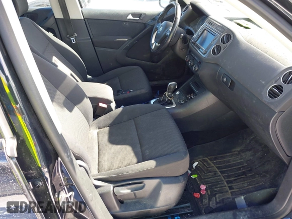 2017 Volkswagen Tiguan S with VIN WVGBV7AX7HK049500, listed as a IAAI auction lot 41632573 with 83,362 mi miles and . Bid and sale history available at DreamBid. Image 5.