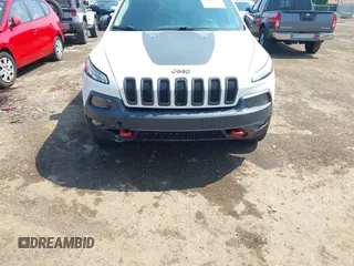 2014 Jeep Cherokee Trailhawk z VIN 1C4PJMBS0EW188976, wystawiony jako IAAI lot #42587233 z przebiegiem 191 670 mil mil oraz . Historia ofert i sprzedaży dostępna na DreamBid. Obrazek 6.