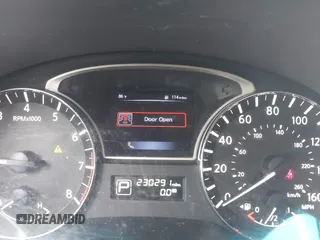 2015 Nissan Altima SV z VIN 1N4AL3AP9FC575493, wystawiony jako IAAI lot #42065104 z przebiegiem 230 291 mil mil oraz . Historia ofert i sprzedaży dostępna na DreamBid. Obrazek 7.