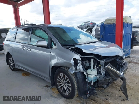 2018 Toyota Sienna XLE Auto Access Seat with VIN 5TDYZ3DC4JS941562, listed as a IAAI auction lot 41569858 with 76,439 mi miles. Bid and sale history available at carsss.com. Image 13.