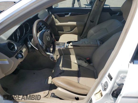 2013 Mercedes-Benz C 300 Sport с VIN WDDGF8AB2DR247801, выставлен на аукционе Copart как лот 62273505 с пробегом 163 472 миль миль и Списание • Salvage title. История ставок и продаж доступна на DreamBid. Изображение 7.
