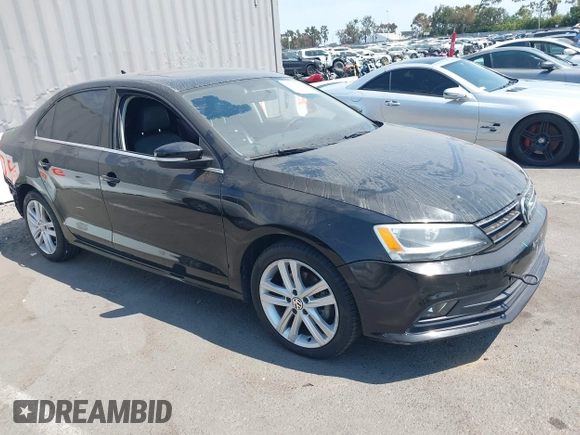 2015 Volkswagen Jetta SEL z VIN 3VWL17AJ7FM307632, wystawiony jako IAAI lot #42766536 z przebiegiem 101 661 mil mil oraz . Historia ofert i sprzedaży dostępna na DreamBid. Obrazek 1.