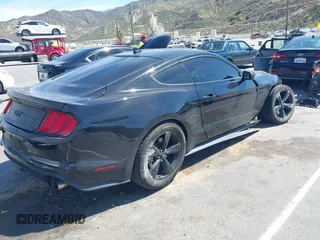 2021 Ford Mustang GT z VIN 1FA6P8CF4M5149580, wystawiony jako IAAI lot #41878355 z przebiegiem 60 028 mil mil oraz . Historia ofert i sprzedaży dostępna na DreamBid. Obrazek 4.