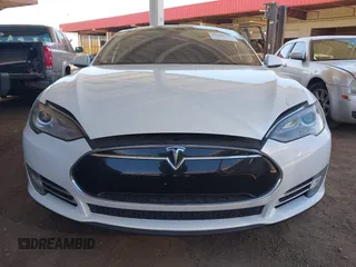 2013 Tesla Model S с VIN 5YJSA1CG8DFP22036, выставлен на аукционе IAAI как лот 41886249 с пробегом 125 477 миль миль и . История ставок и продаж доступна на DreamBid. Изображение 6.