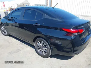 2023 Nissan Versa S z VIN 3N1CN8DV4PL871910, wystawiony jako IAAI lot #41993475 z przebiegiem 8 405 mil mil oraz . Historia ofert i sprzedaży dostępna na DreamBid. Obrazek 3.