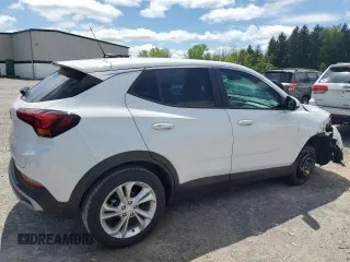 2021 Buick Encore GX Preferred z VIN KL4MMCSL8MB174725, wystawiony jako Copart lot #57096485 z przebiegiem 51 071 mil mil oraz Szkoda całkowita • Salvage title. Historia ofert i sprzedaży dostępna na DreamBid. Obrazek 3.