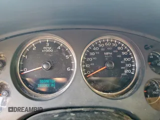 2008 Chevrolet Tahoe 2LT z VIN 1GNFC13028R252785, wystawiony jako Copart lot #56244945 z przebiegiem 283 328 mil mil oraz Czysty tytuł • Clean title. Historia ofert i sprzedaży dostępna na DreamBid. Obrazek 9.